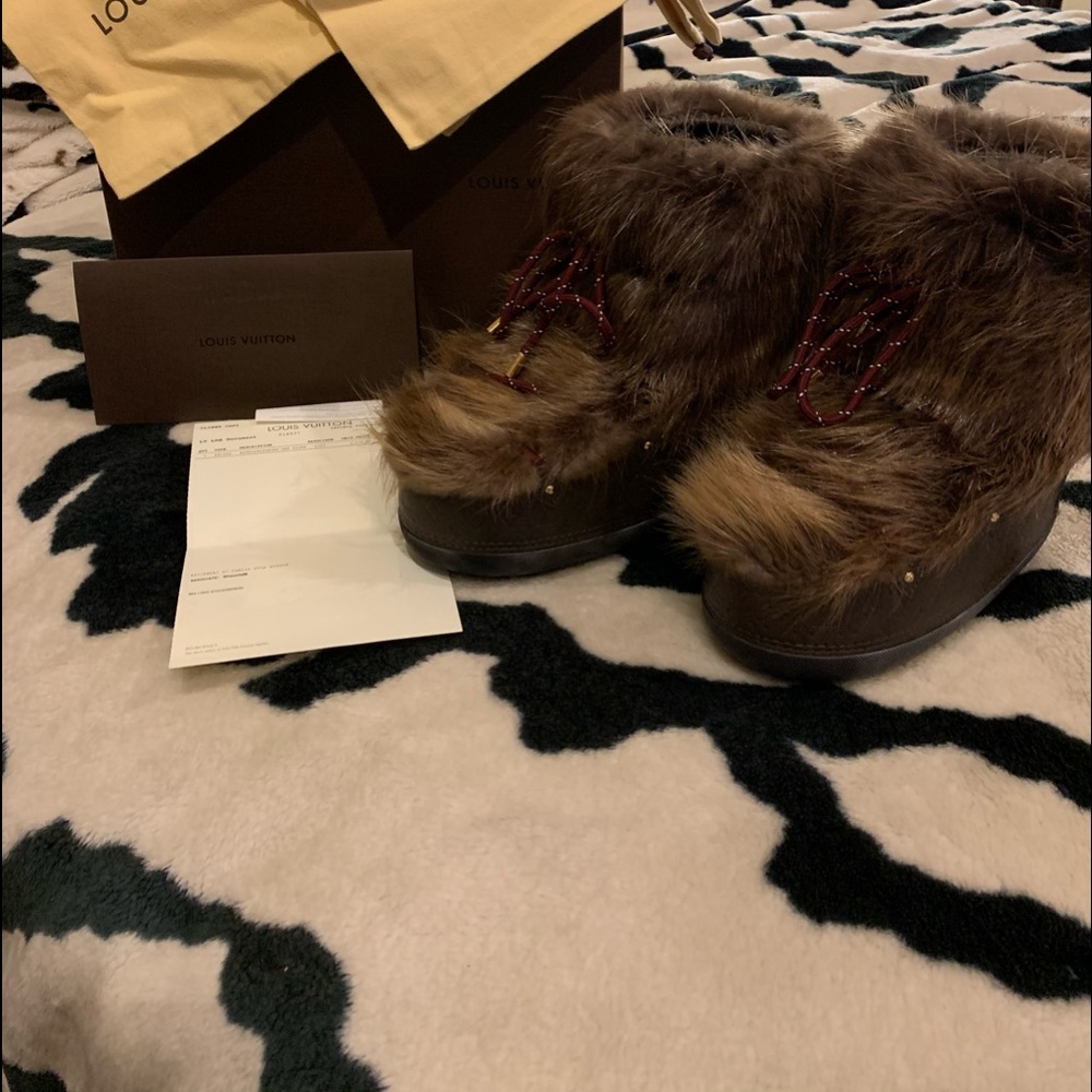 LOUIS VUITTON Moon Boots Winter
